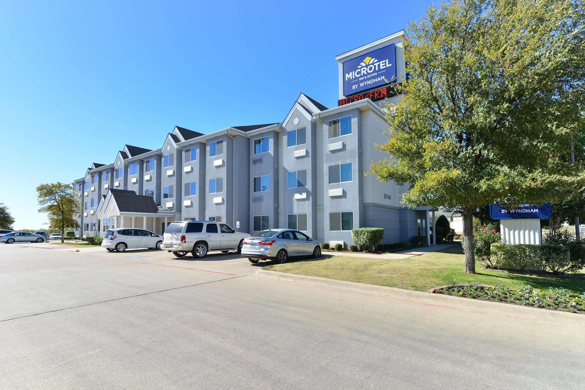 Microtel Inn & Suites By Wyndham Ft. Worth North/At Fossil Fort Worth Exterior foto